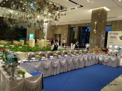 楼盘竣工商户参观宴会餐饮服务